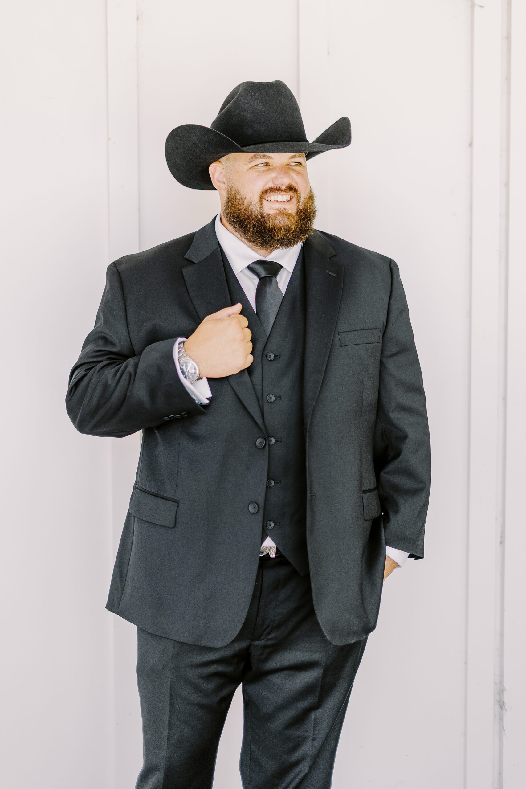 a groom gets ready for his Sonoma winery wedding