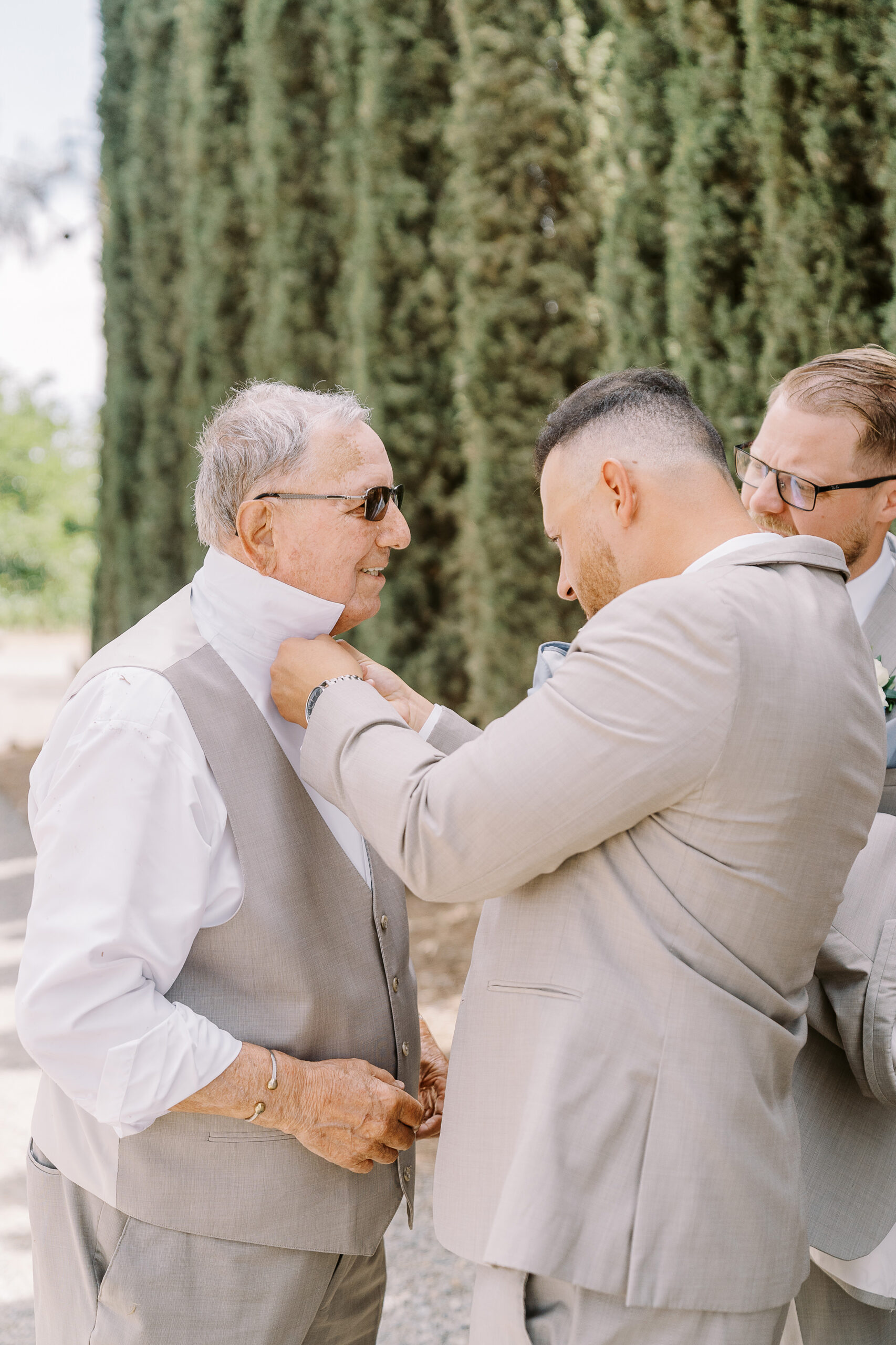 grindstone winery wedding getting ready photos by Sacramento wedding photographers Adrienne and Dani Photography 