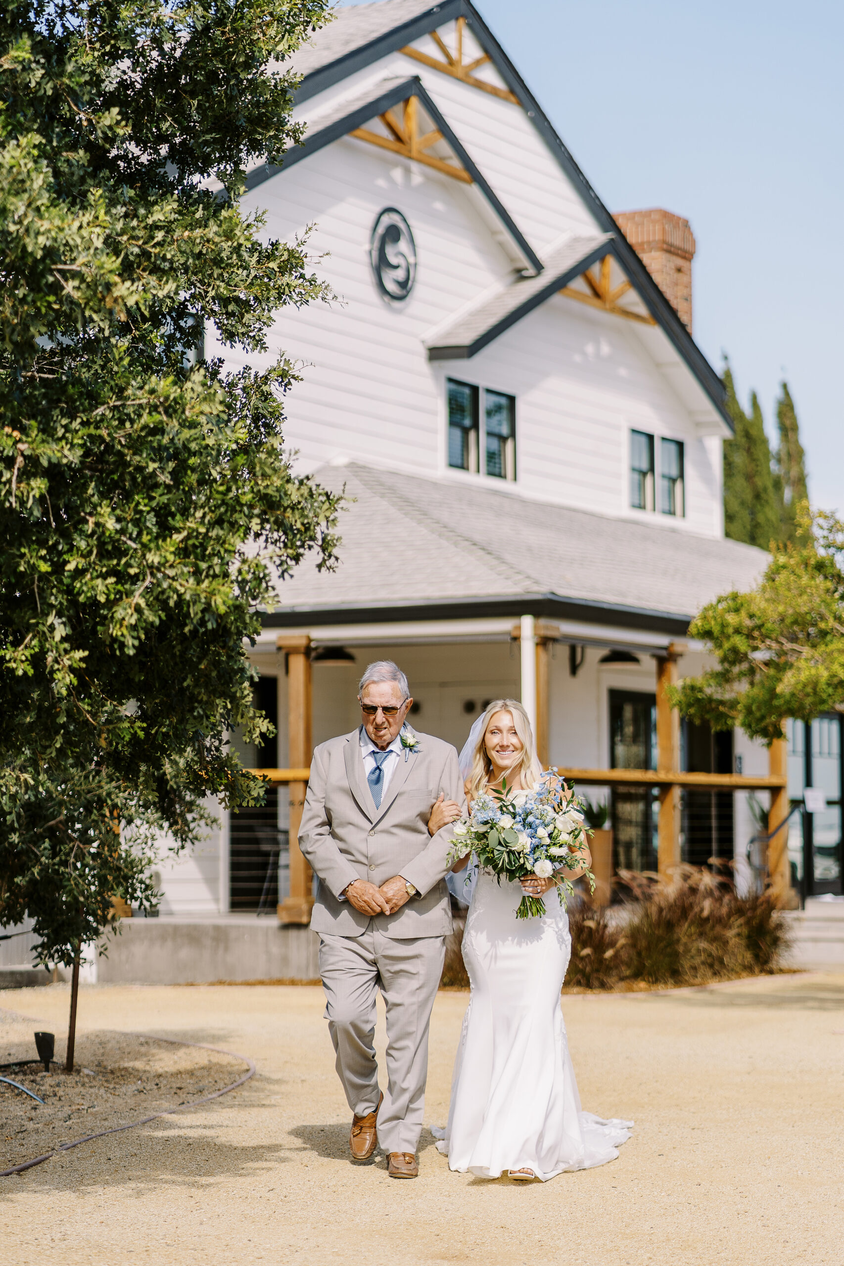 grindstone winery wedding ceremony photos by Sacramento wedding photographers Adrienne and Dani Photography 