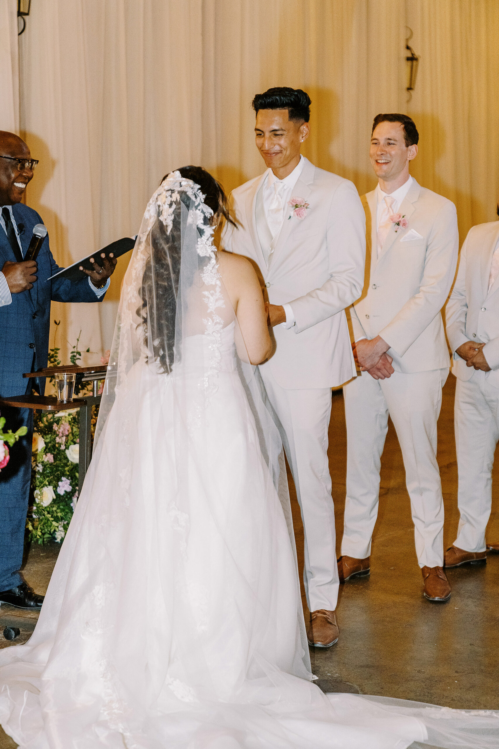 the willow ballroom wedding ceremony photos by sacramento wedding photographers