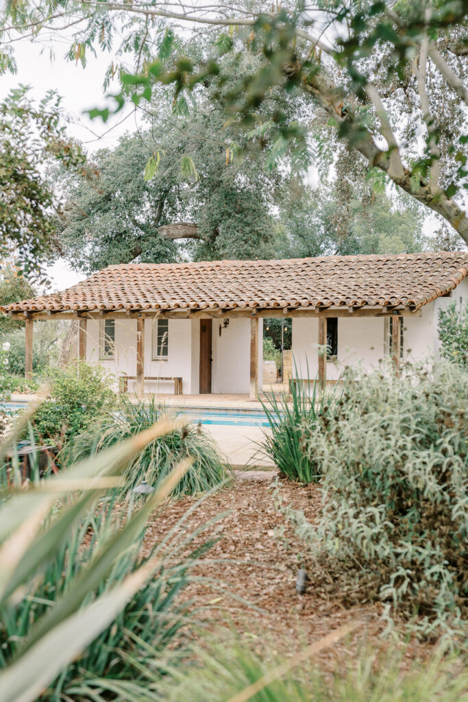 ceremony and reception decor at The Maples Woodland photographed by Sacramento wedding photographer