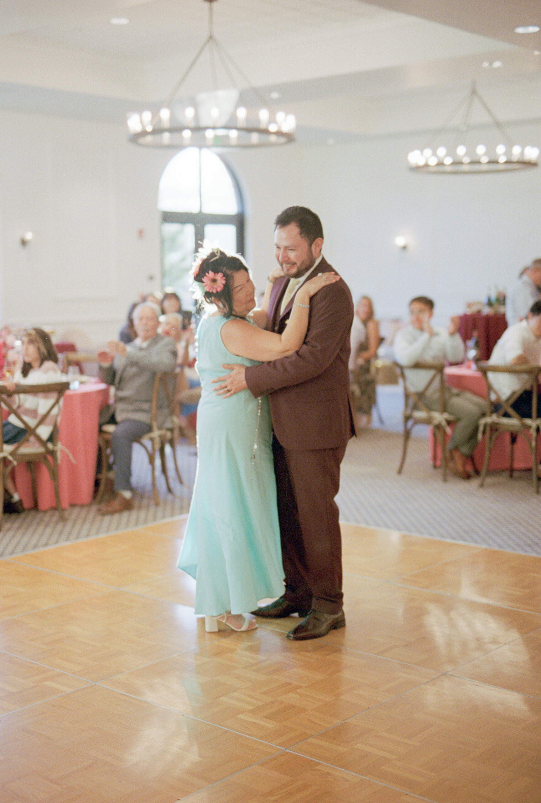 hotel winters wedding 35mm film wedding photos by Sacramento wedding photographers